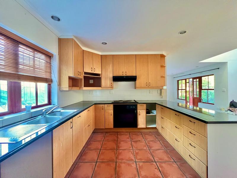 8 Bedroom Property for Sale in Hout Bay Western Cape